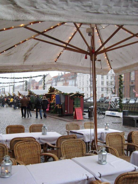 Pawsitively Essential: Outdoor Dining for Pet Owners